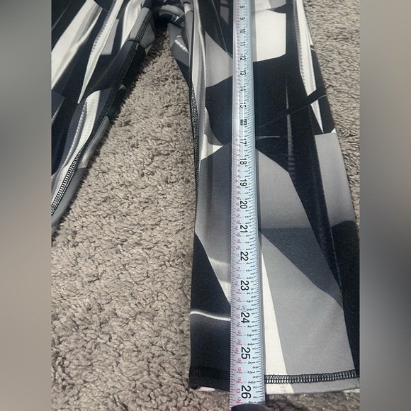 Alo Yoga Cropped Leggings XS - Picture 6 of 7